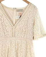 Vestido midi en blonda