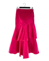 Falda satinada con maxi vuelos