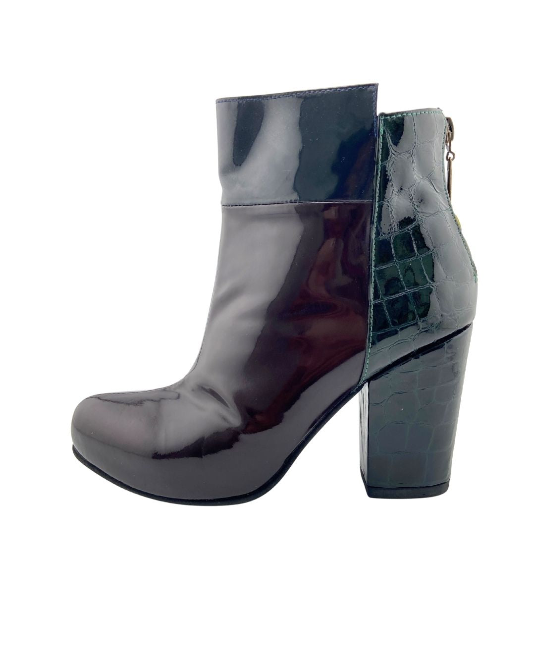 Botines en charol con textura