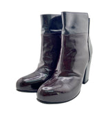 Botines en charol con textura