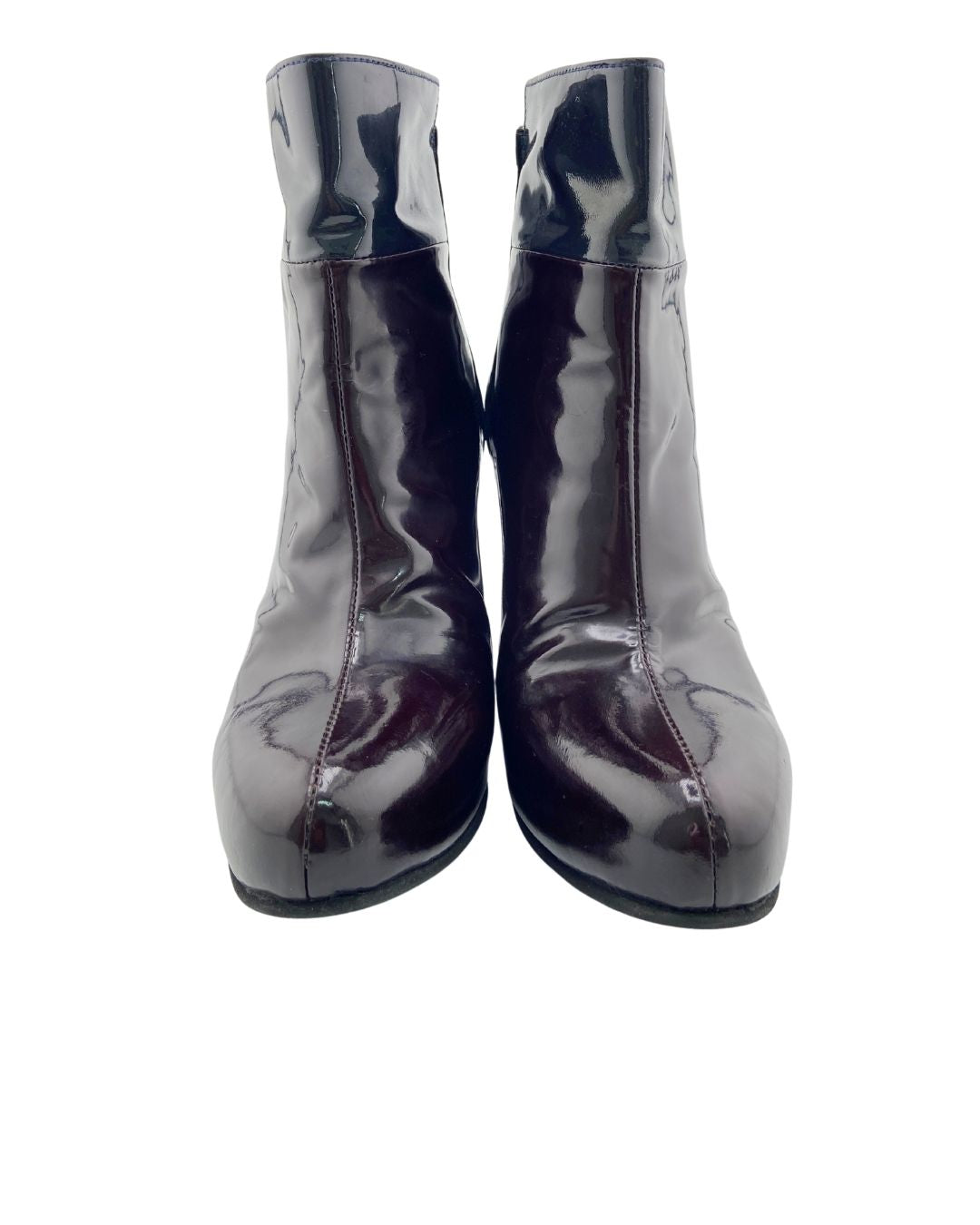 Botines en charol con textura