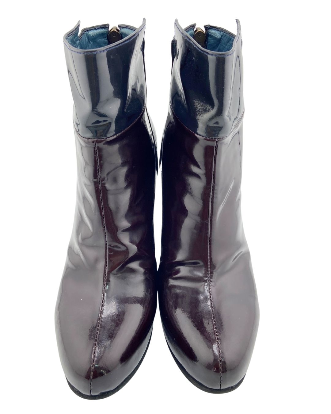 Botines en charol con textura