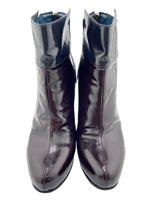 Botines en charol con textura