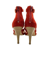 Stilettos en gamuza con correa
