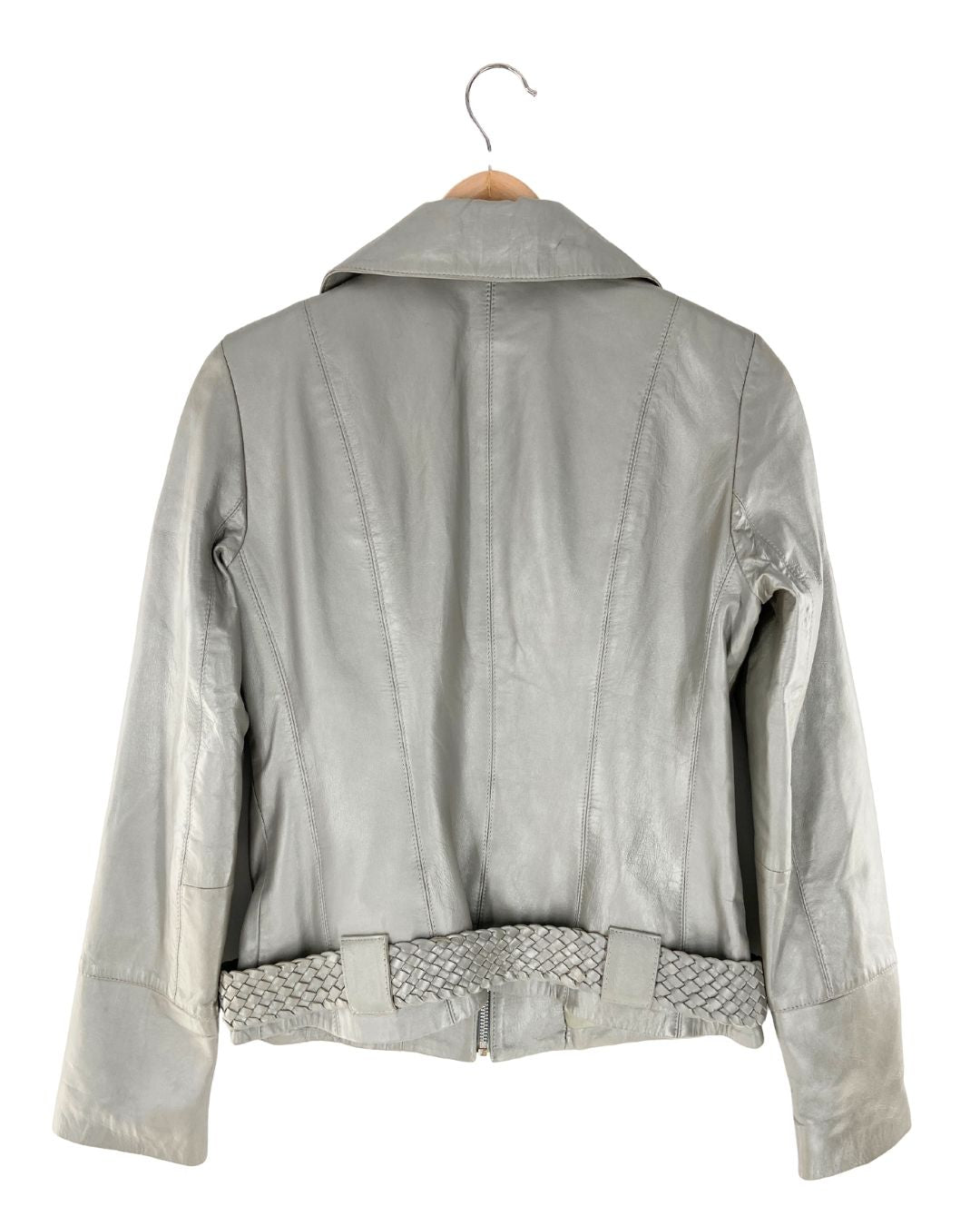 Chaqueta en cuero con cinturon