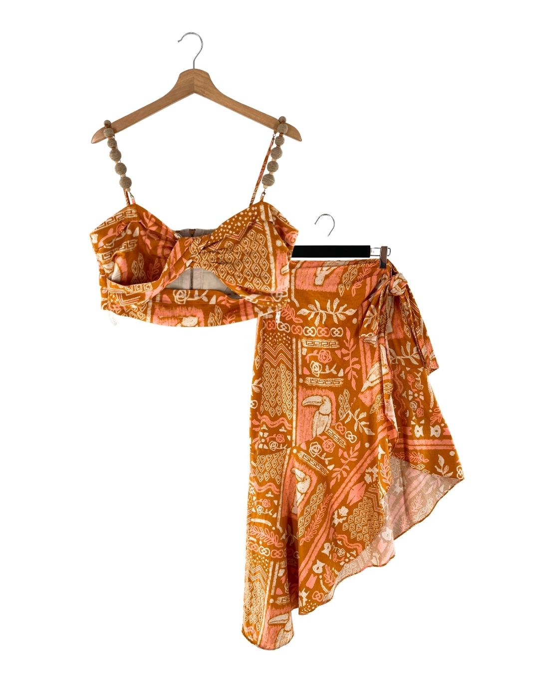 Top de tiras y falda