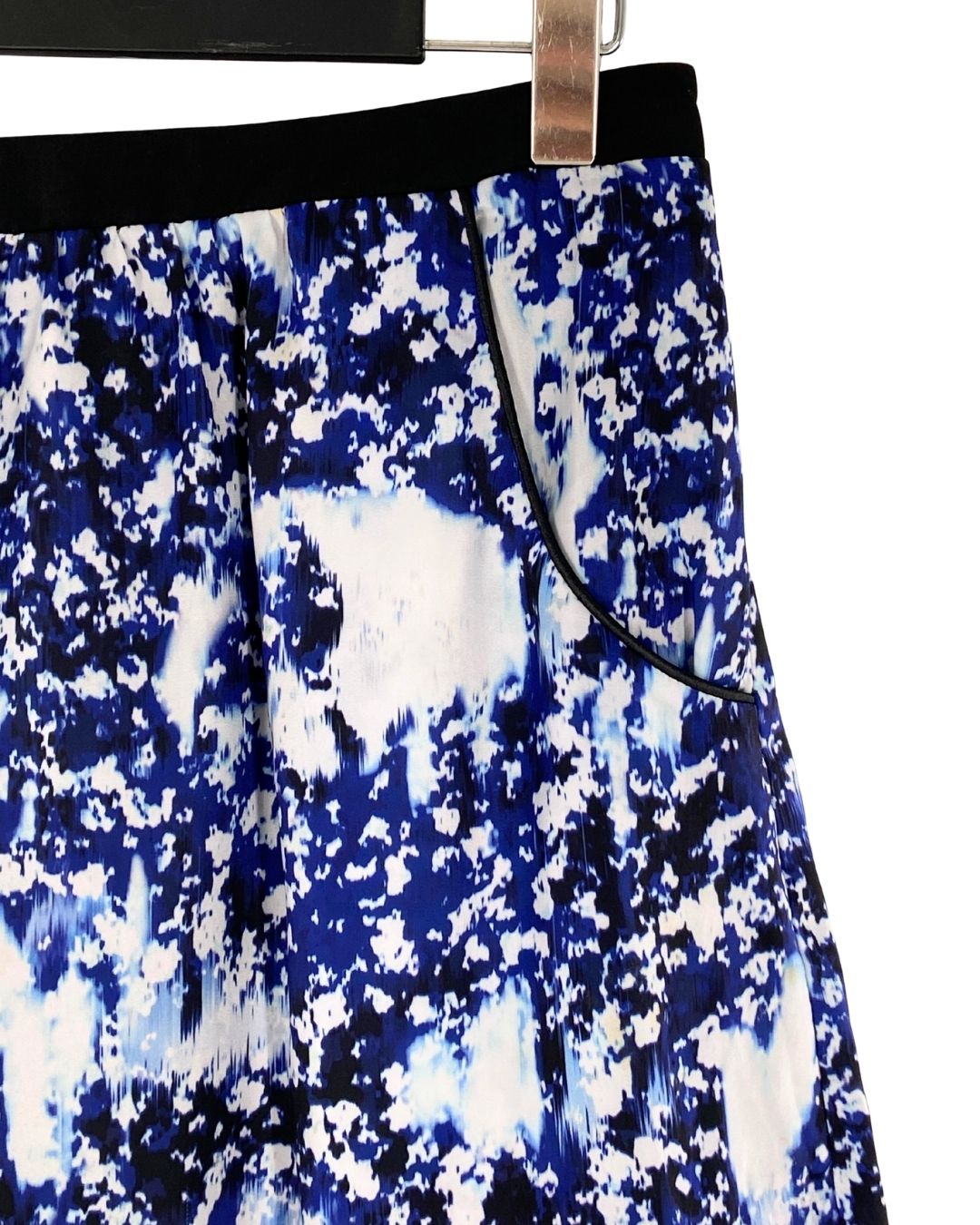 Falda mini satinada con print