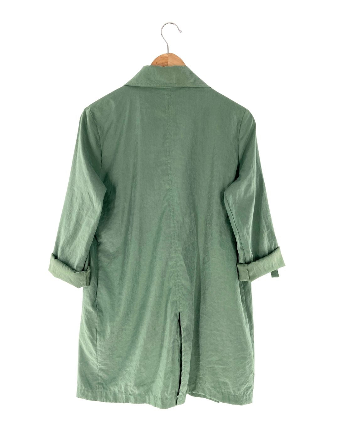 Chaqueta delgada abotonada