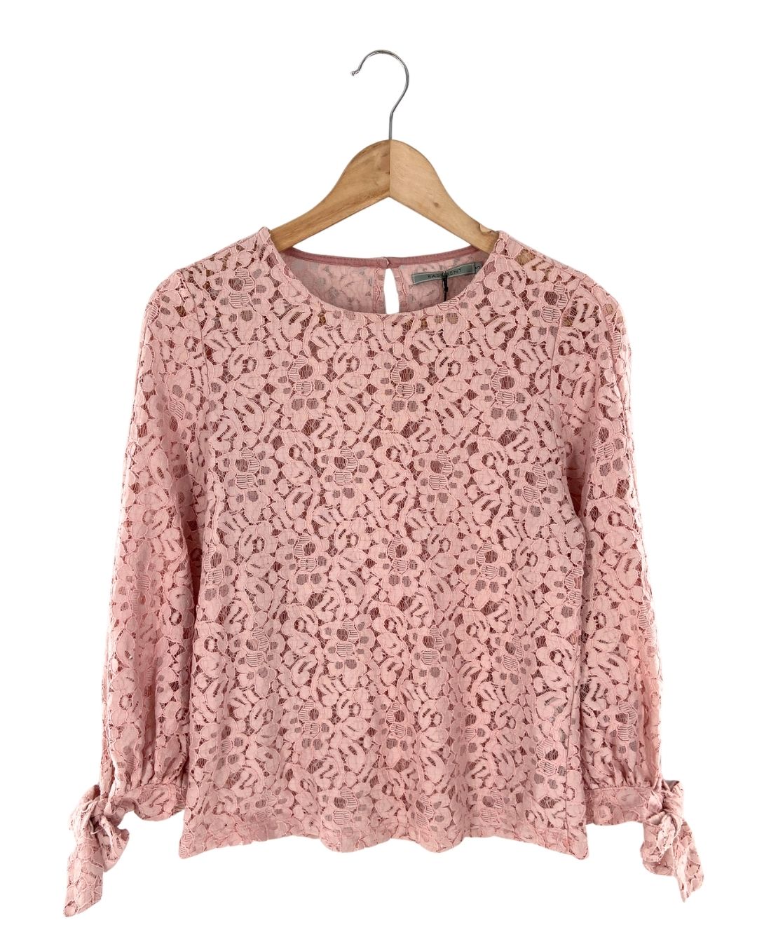 Blusa en blonda anudada