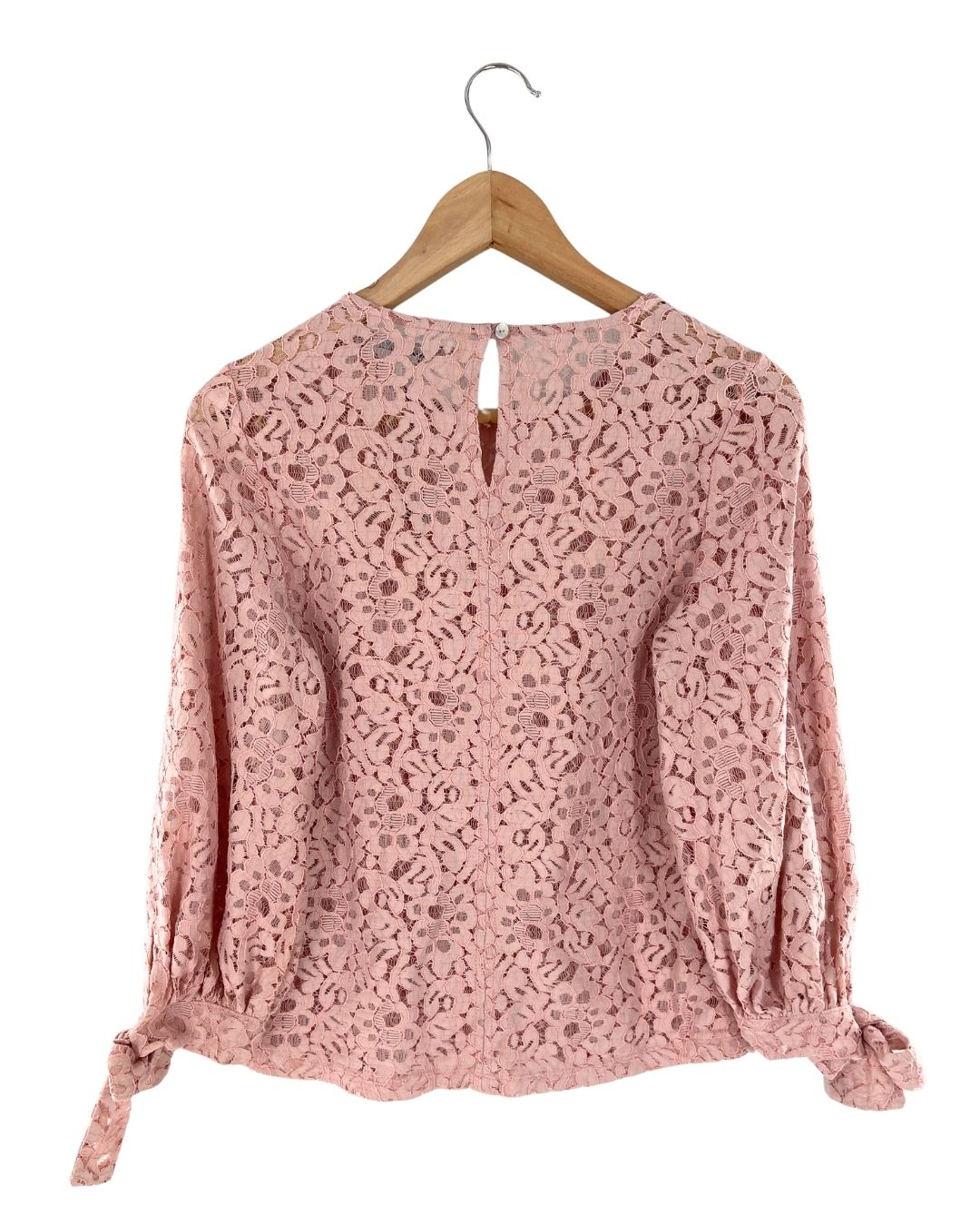 Blusa en blonda anudada
