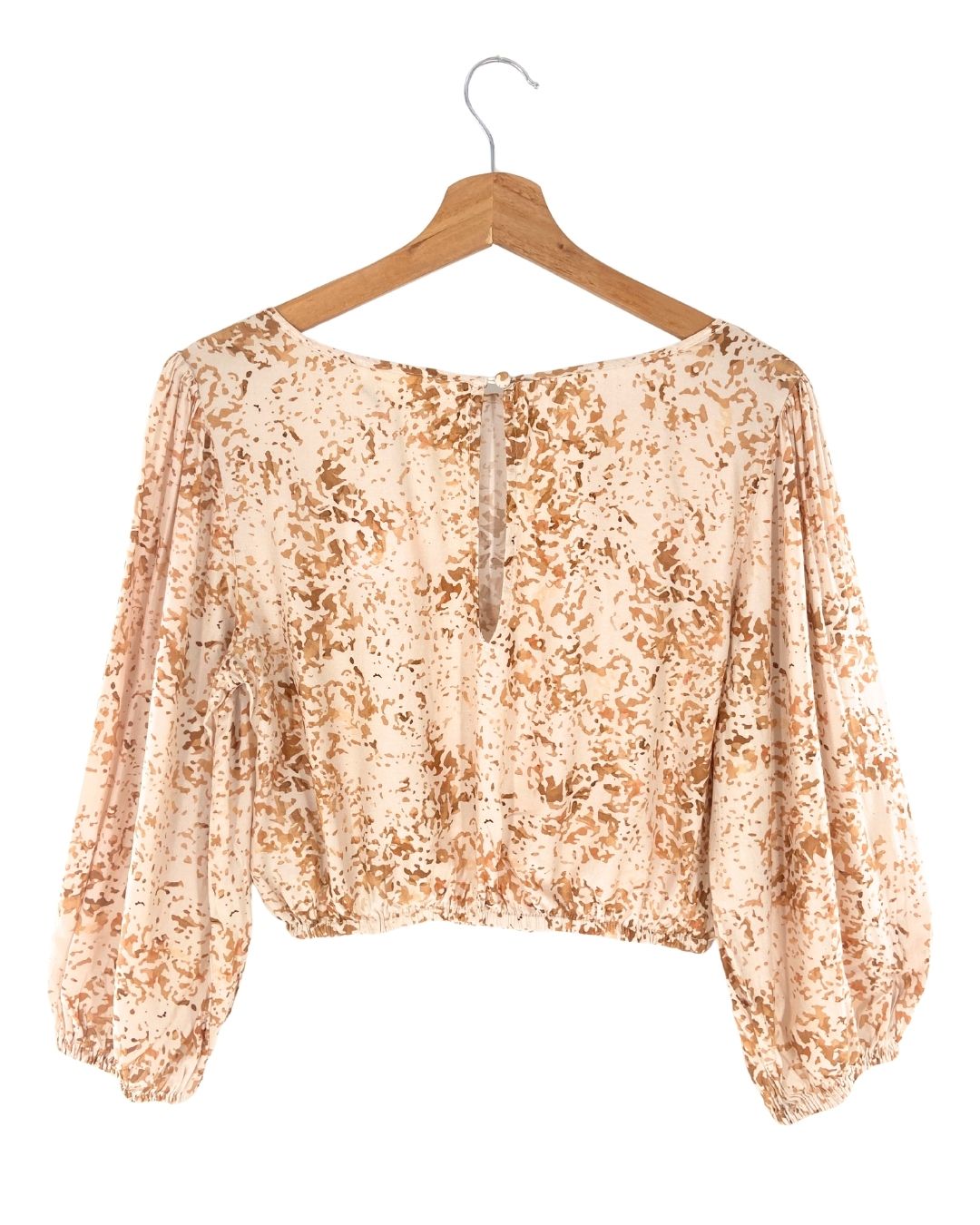 Blusa crop enacuchada en puños