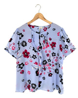 Blusa con vuelo en delantero