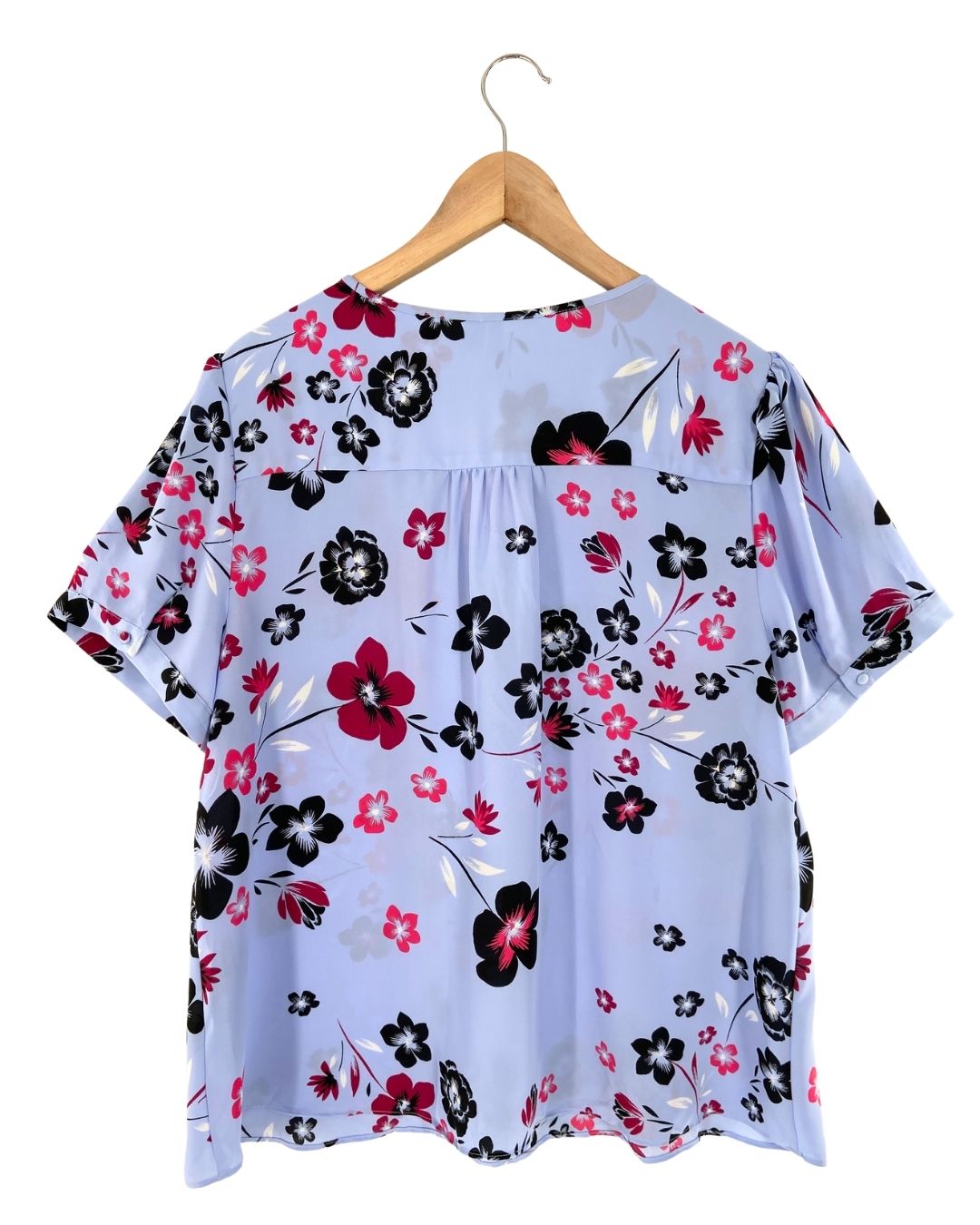Blusa con vuelo en delantero