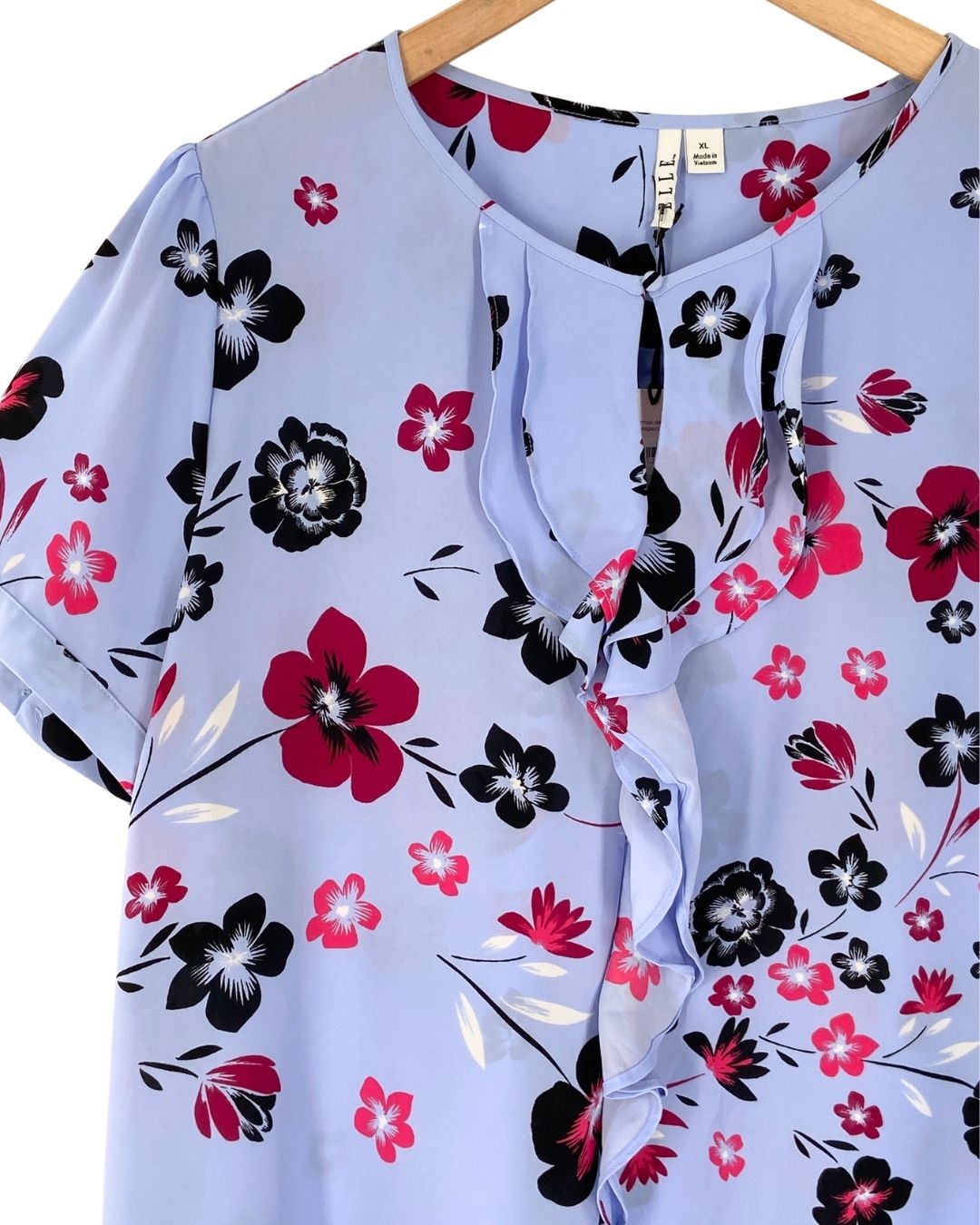 Blusa con vuelo en delantero