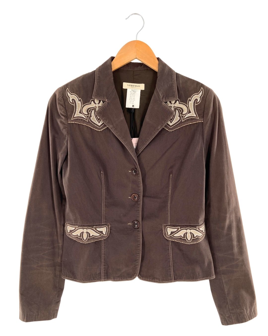 Chaqueta abotonada y bordada