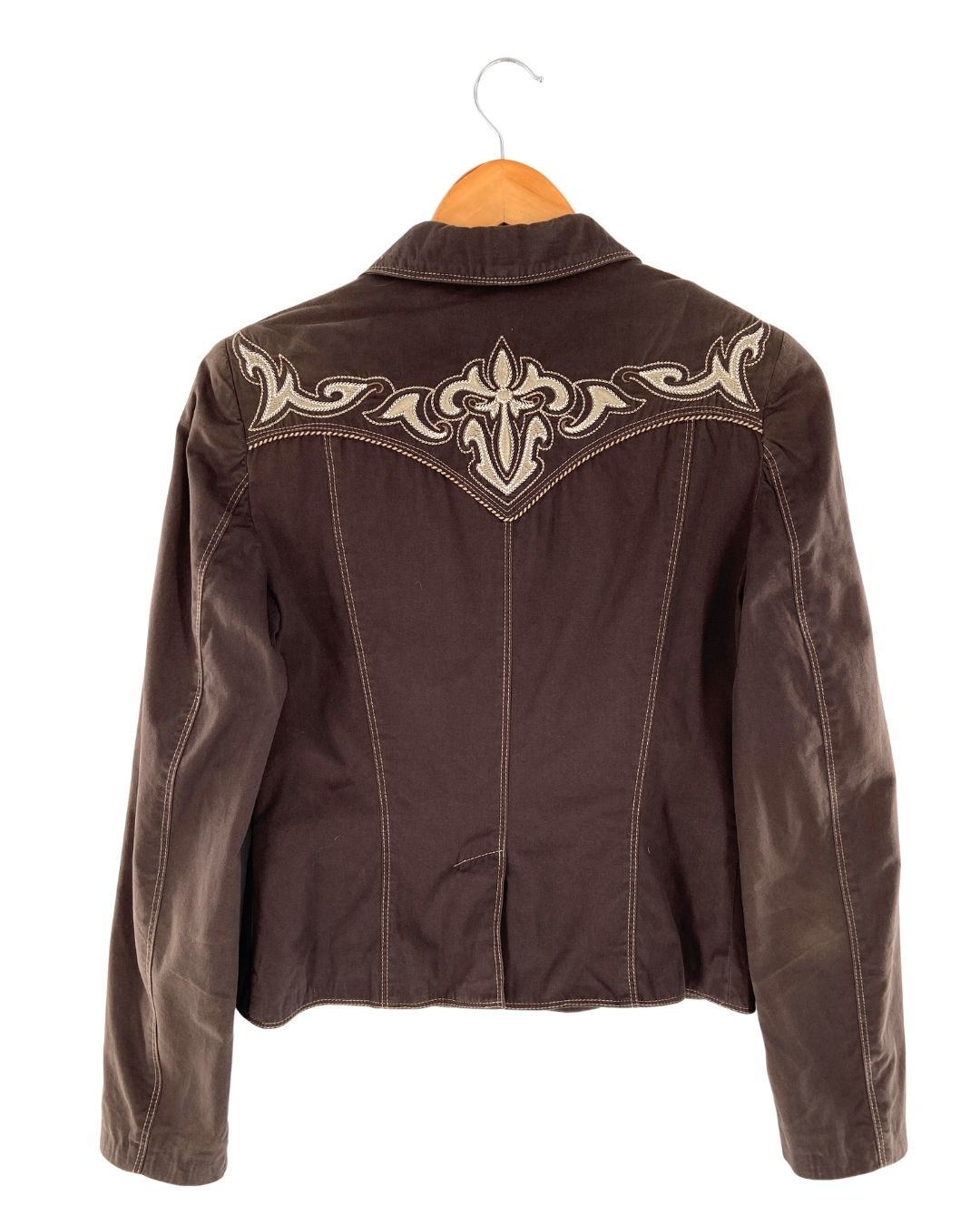 Chaqueta abotonada y bordada