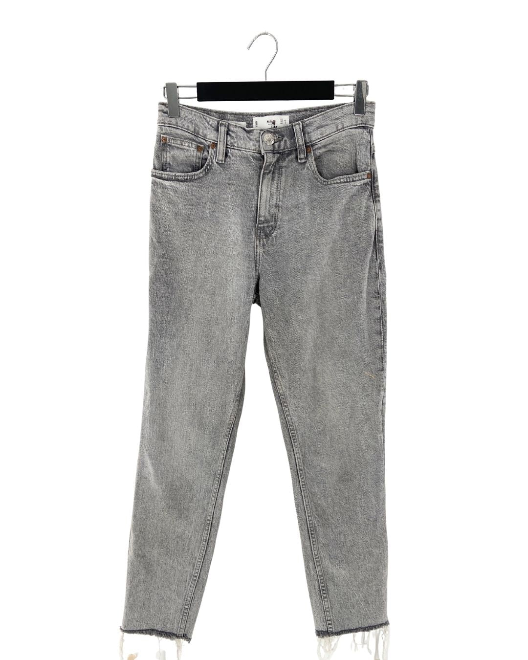 Mom jean en denim rigido botas