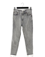 Mom jean en denim rigido botas