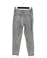 Mom jean en denim rigido botas