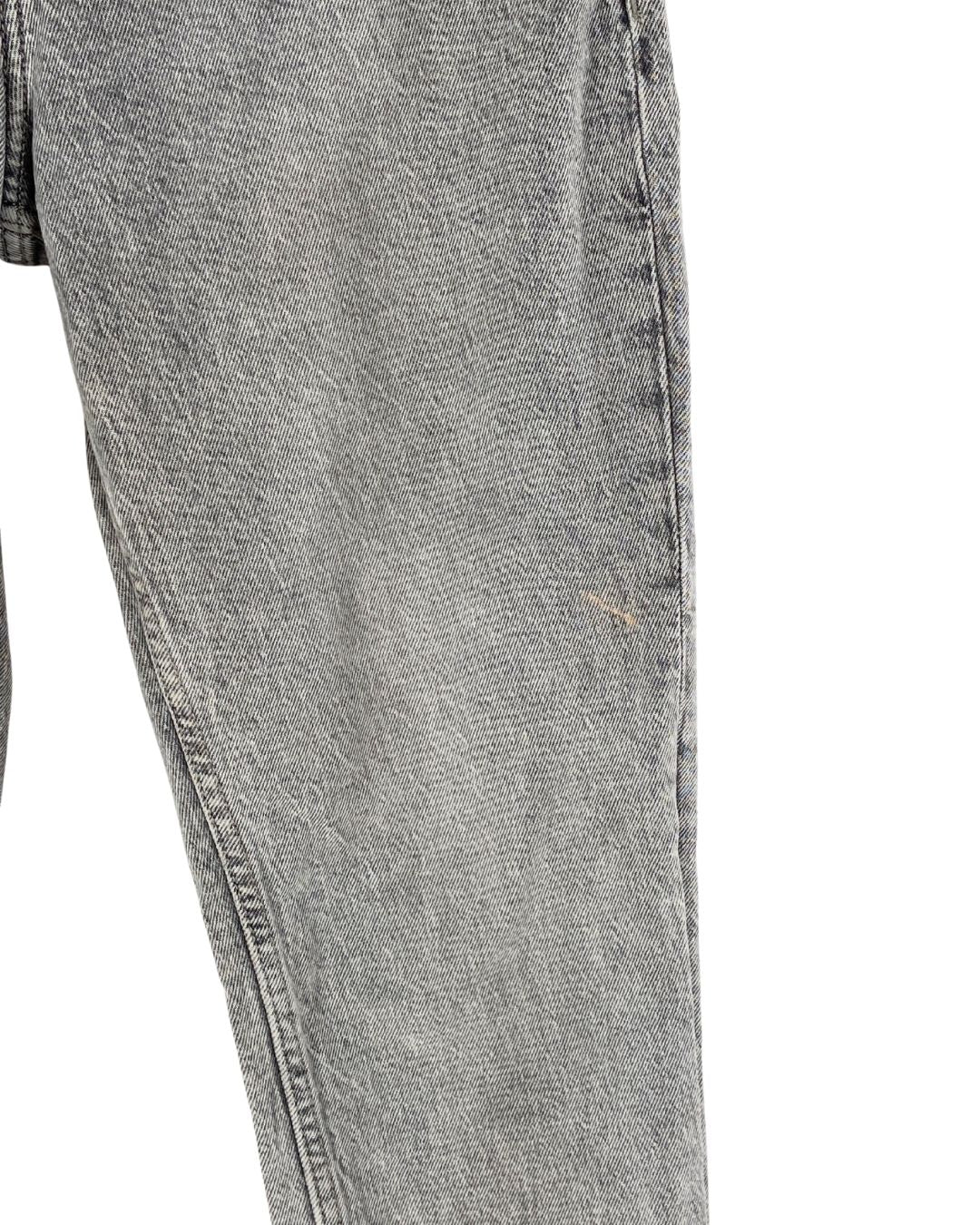 Mom jean en denim rigido botas