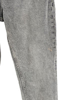 Mom jean en denim rigido botas