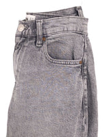 Mom jean en denim rigido botas