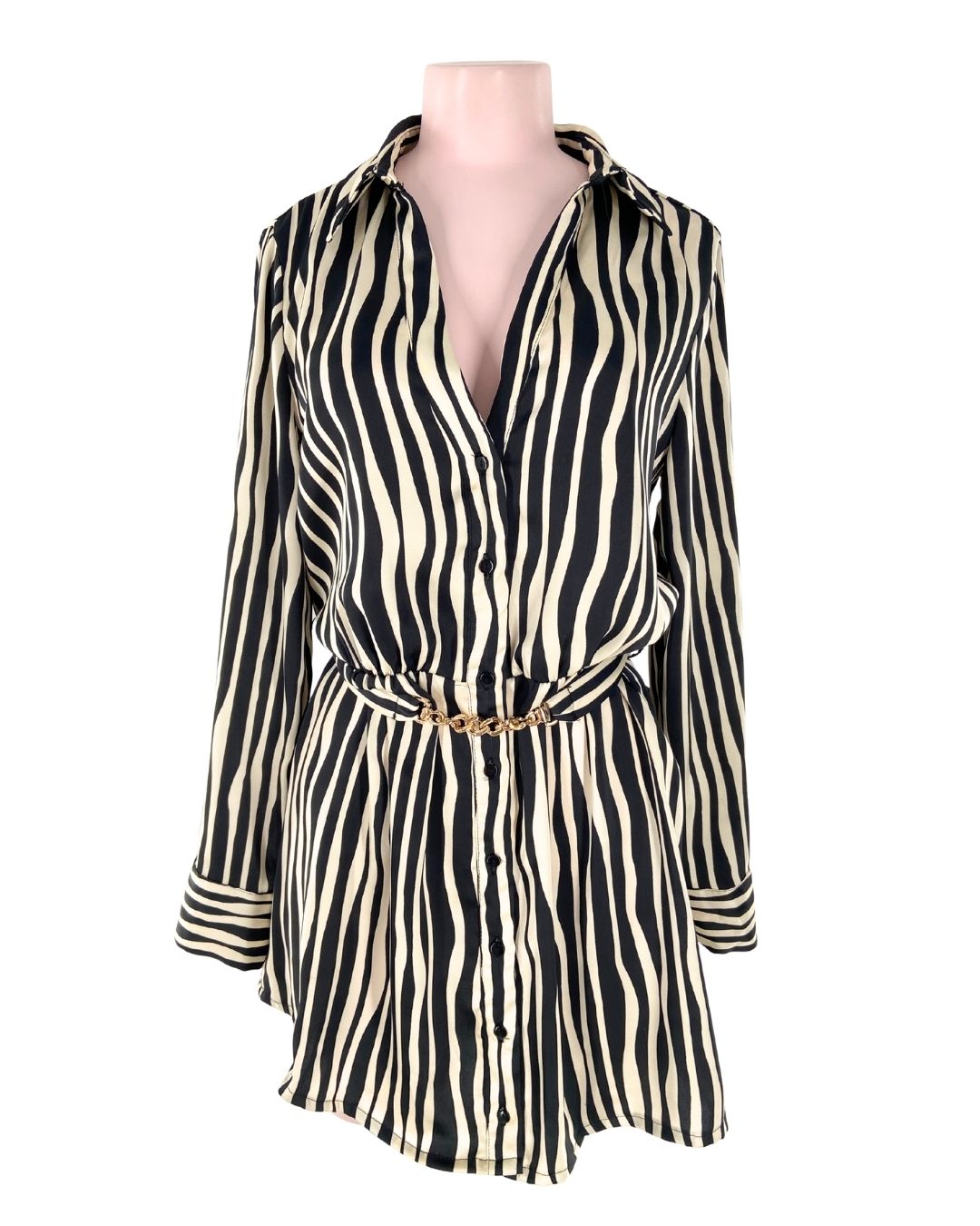 Vestido satinado abotonado