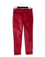 Pantalon tiro alto con prenses