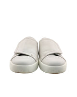 Tenis con cierre en velcro