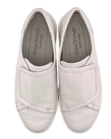 Tenis con cierre en velcro