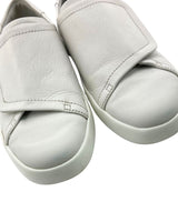 Tenis con cierre en velcro