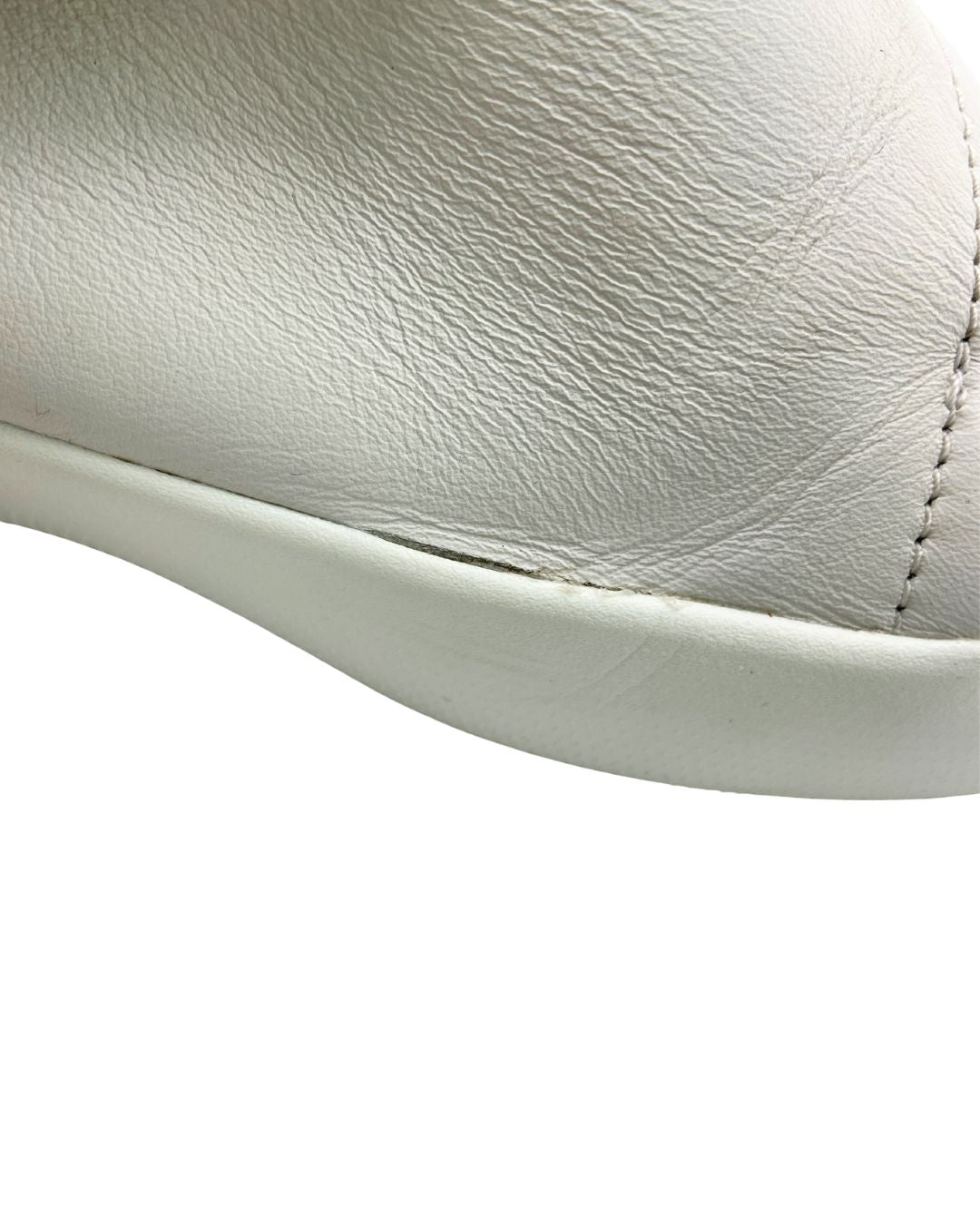 Tenis con cierre en velcro