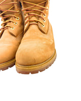Botas con cordones