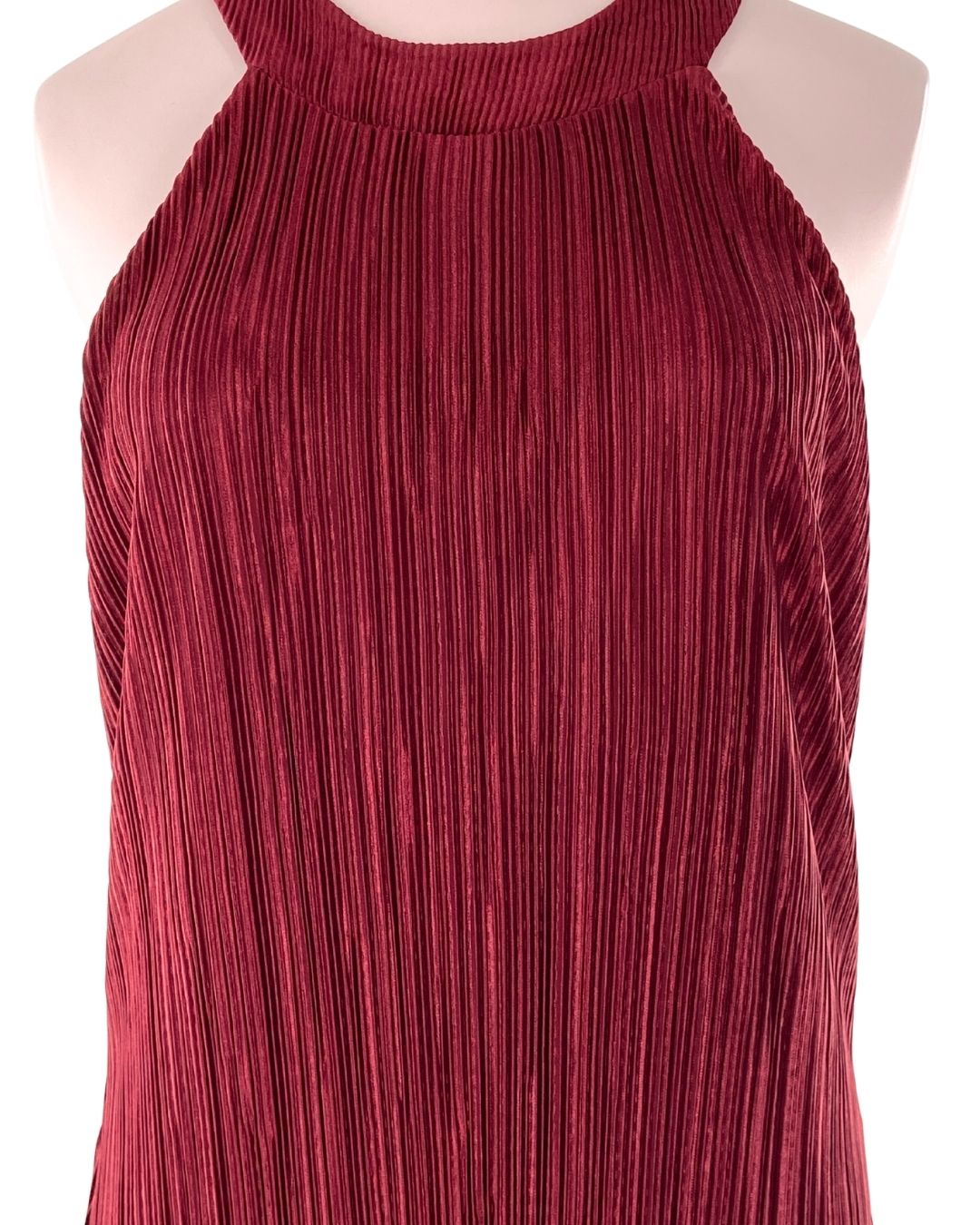 Vestido cuello halter plisado