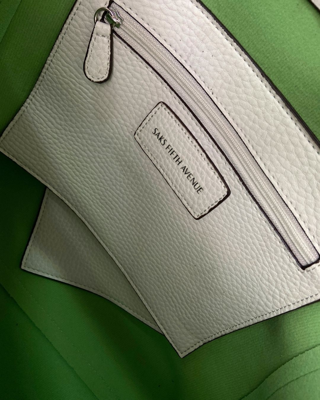 Cartera tote con textura