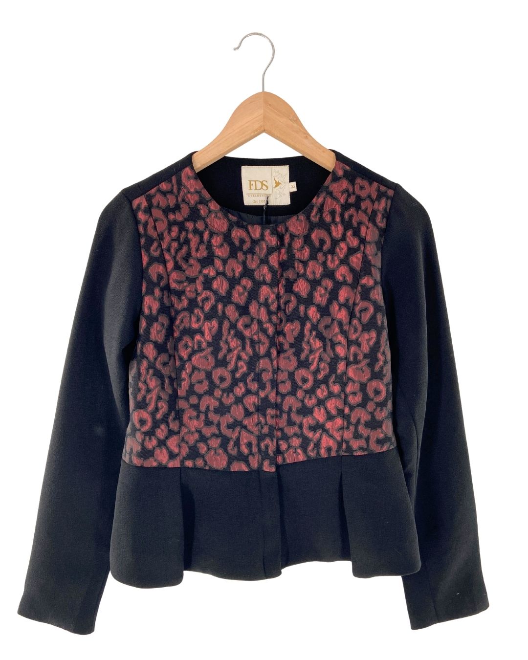 Blazer con textura y satinados