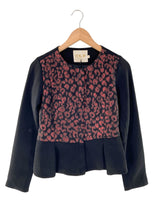 Blazer con textura y satinados