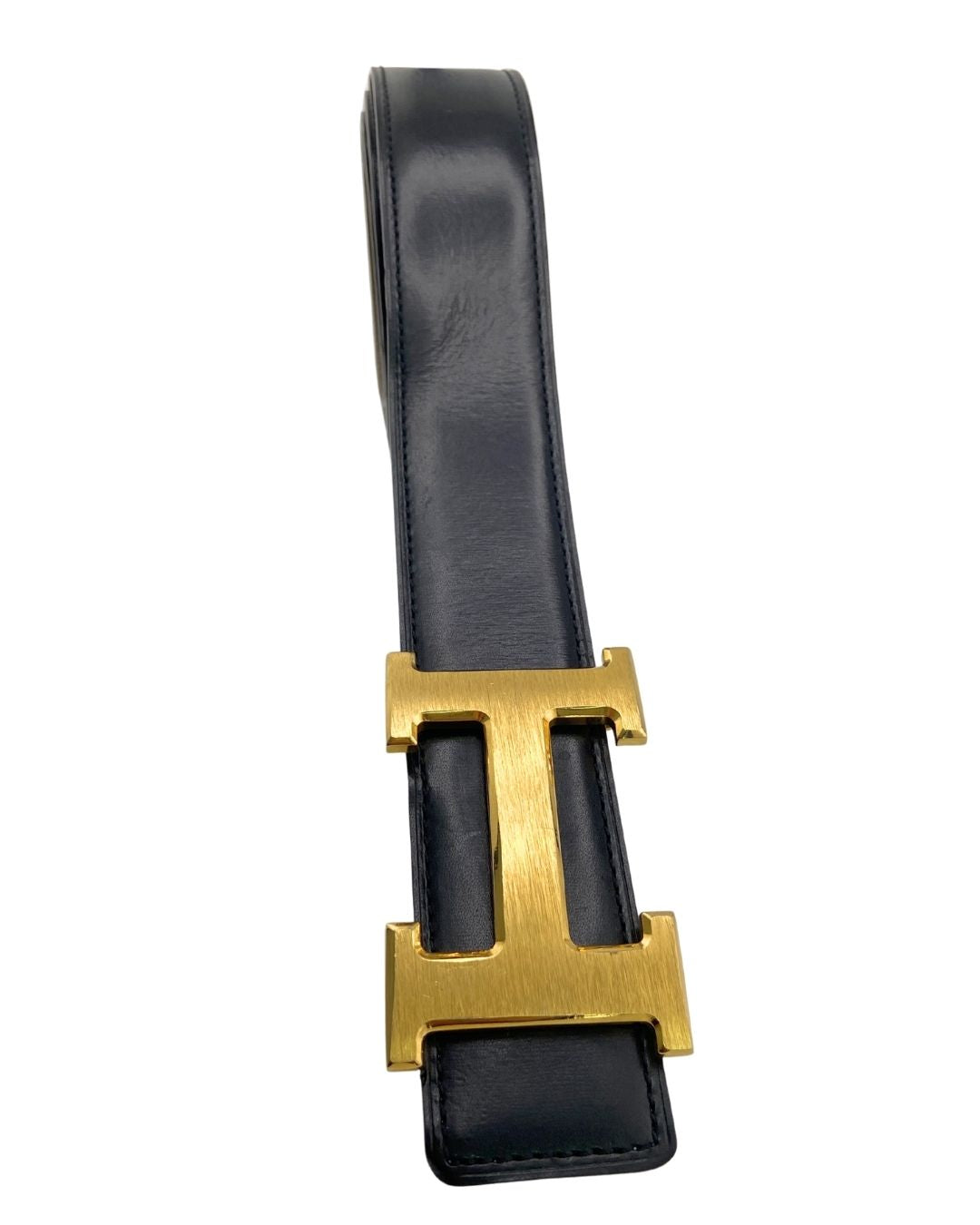 Cinturón en cuero con herraje