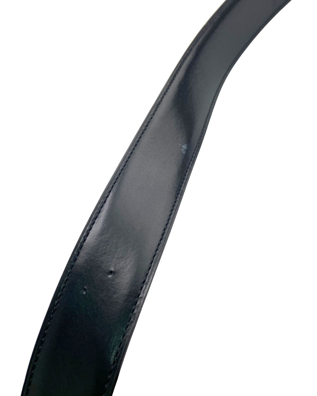 Cinturón en cuero con herraje