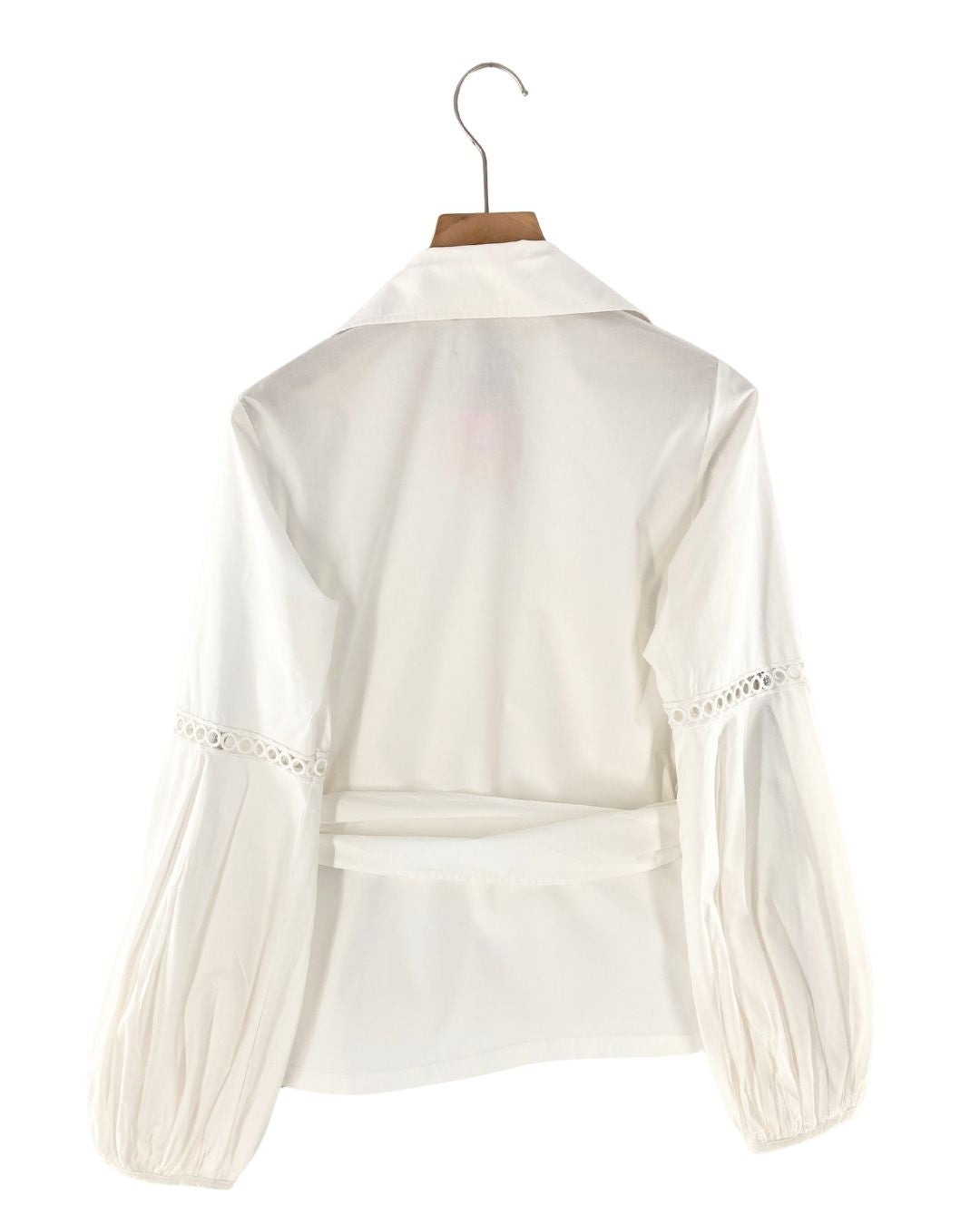 Blusa anudada con bolillo