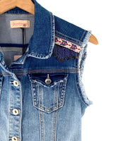 Chaleco en denim con flecos