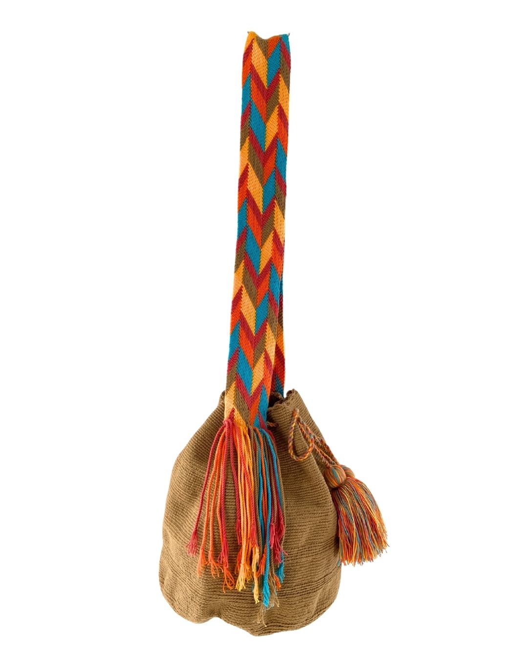 Mochila wayú colgante y borlas