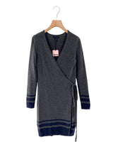 Vestido wrap tejido con lineas