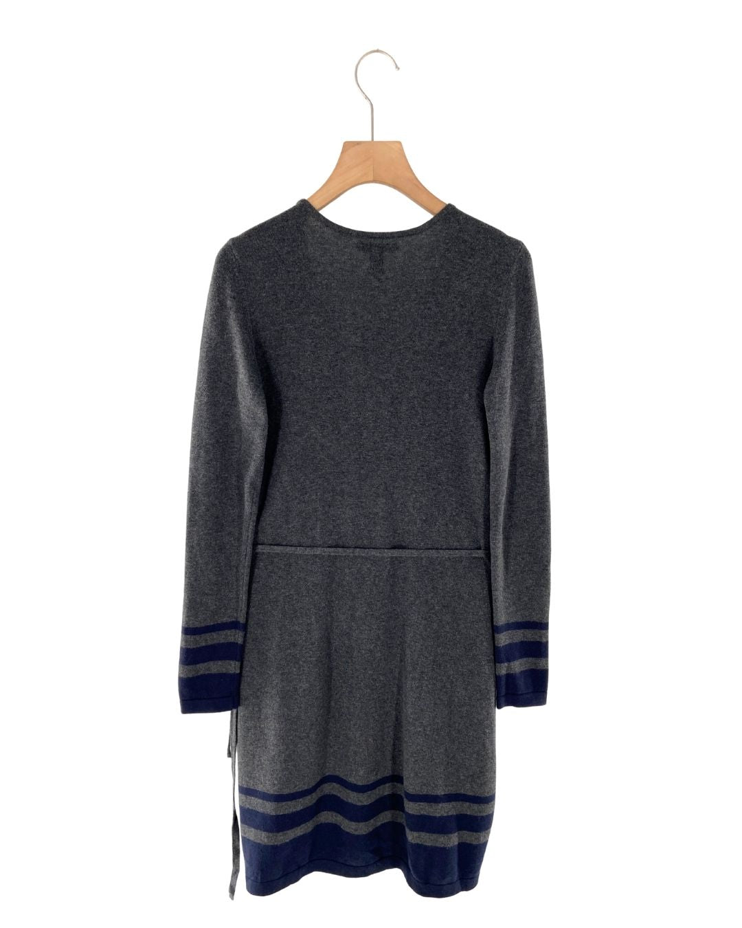 Vestido wrap tejido con lineas