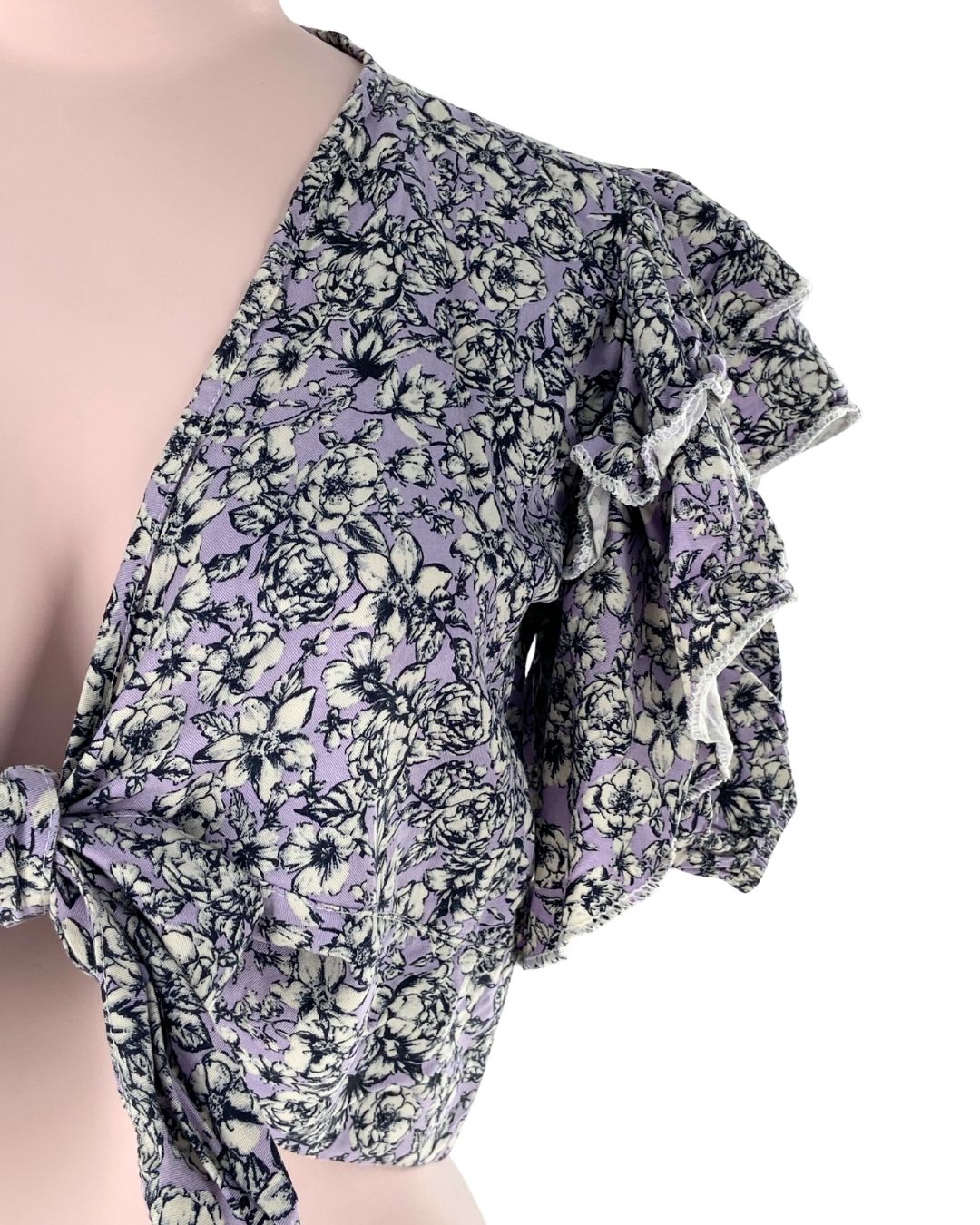 Blusa crop anudada print