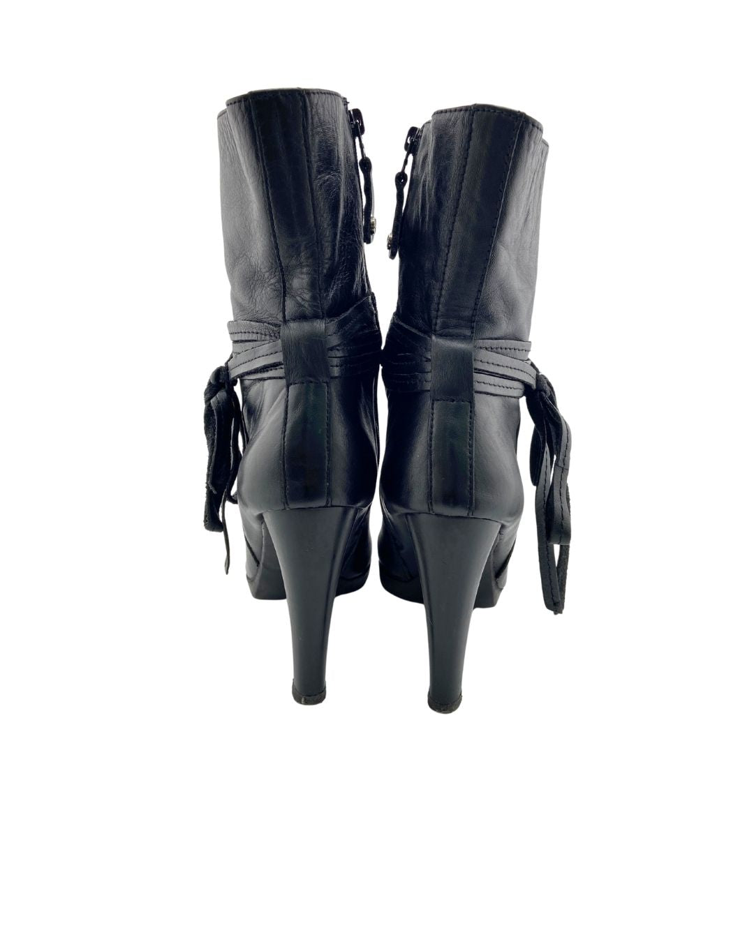 Botines en cuero caña media