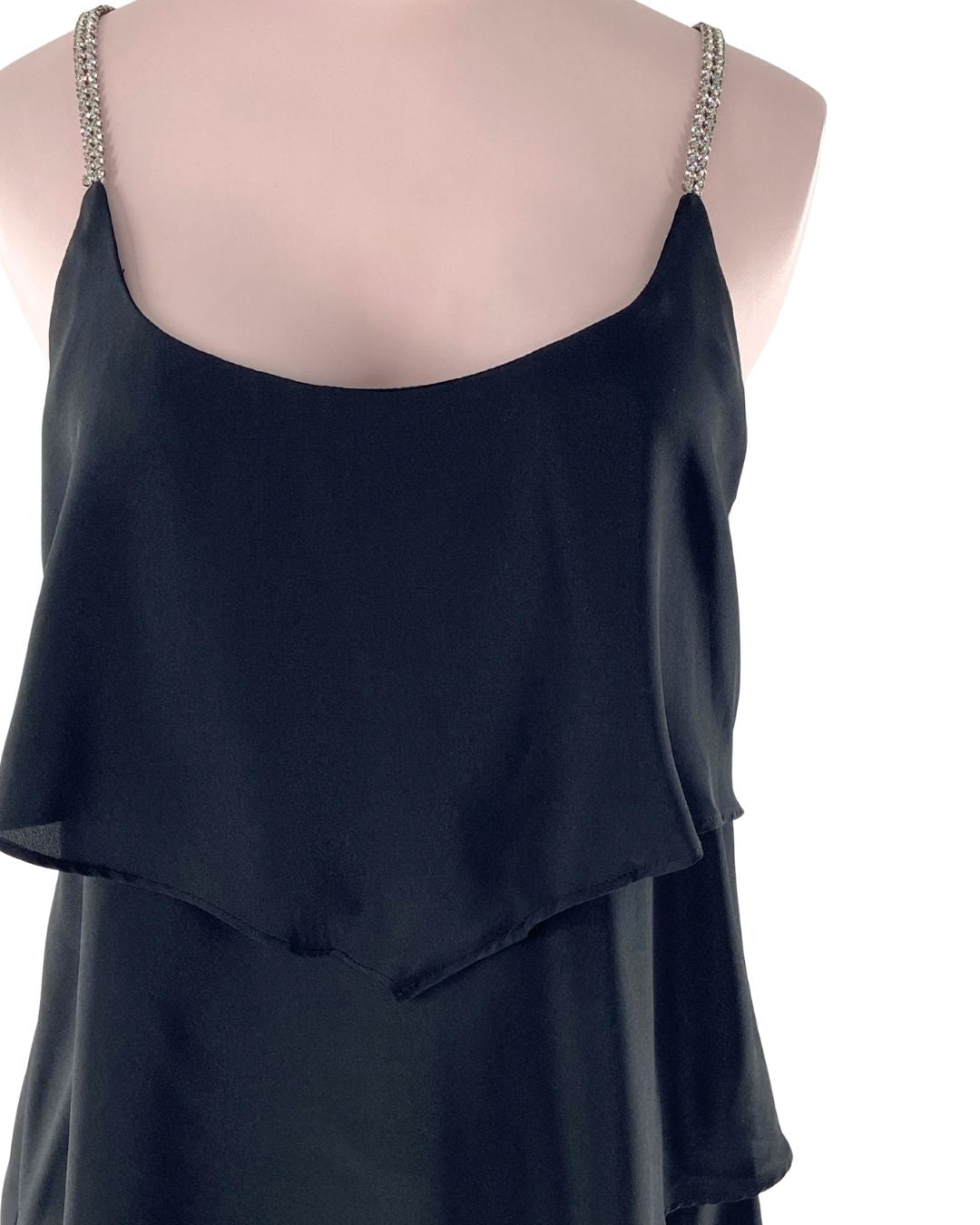 Vestido en capas con tirantes