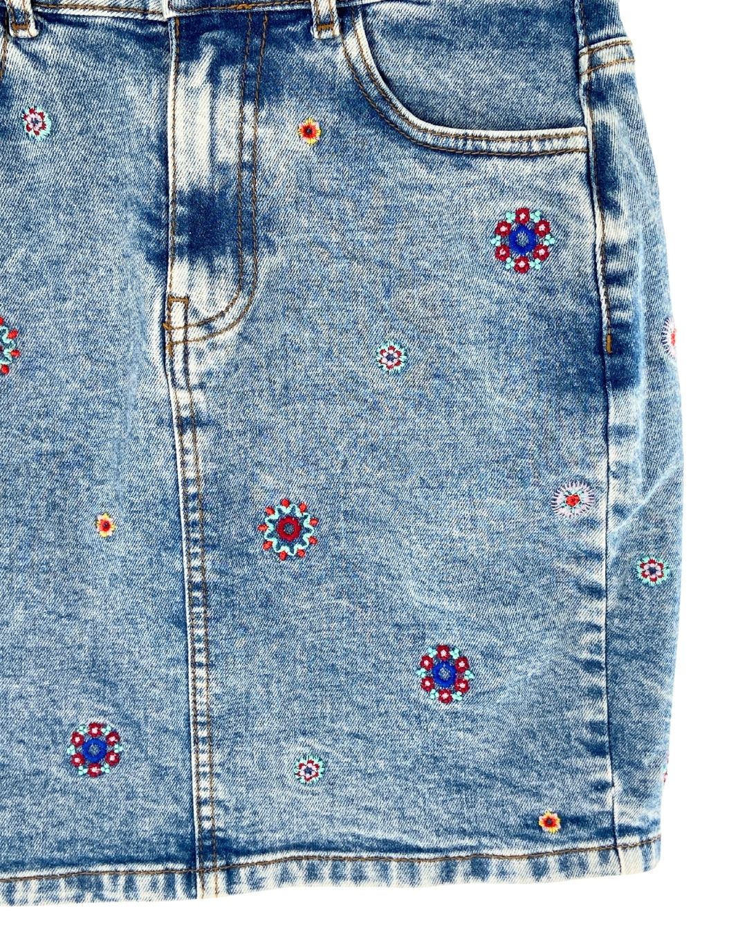 Falda mini en denim rigido