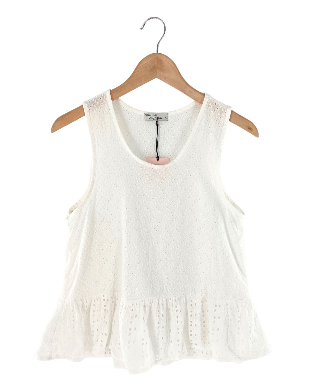 Blusa en ojalilo con vuelo