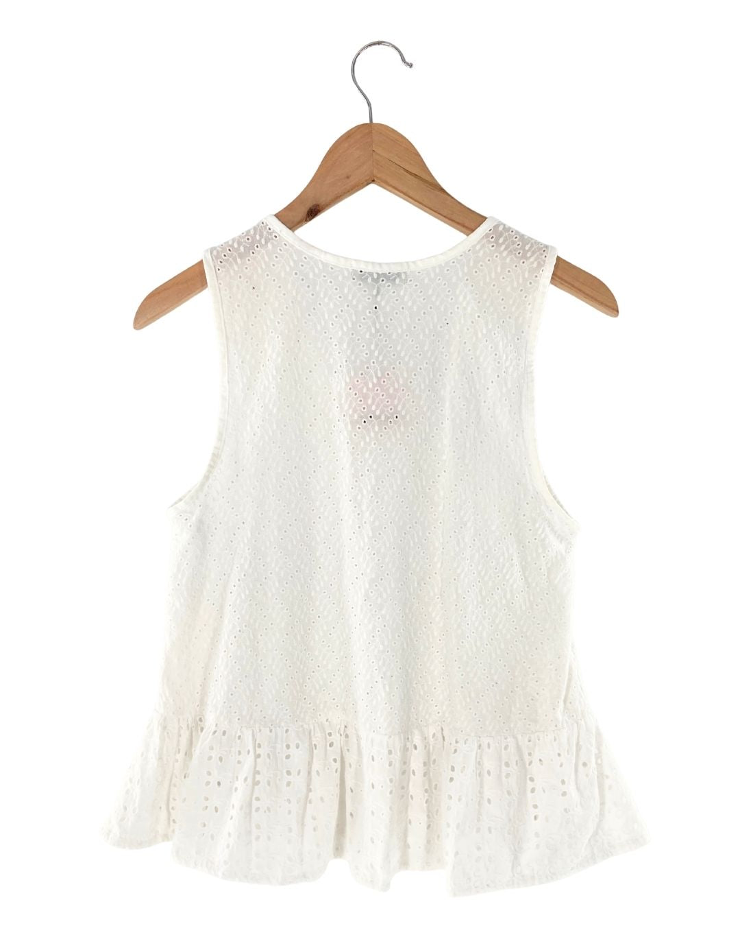 Blusa en ojalilo con vuelo